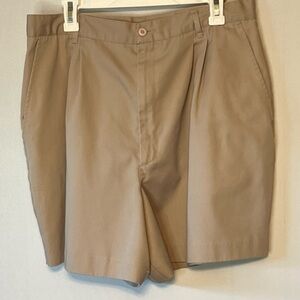 UTY Apparel Women's Sz 20 Khaki Shorts Pleated Front Slash Pockets.